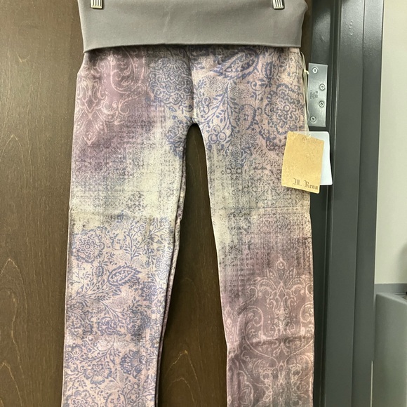 M. Rena low waisted floral leggings - Picture 1 of 5